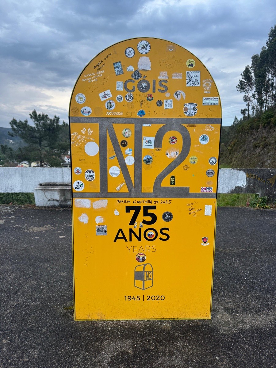 Marco comemorativo dos 75 anos da Estrada Nacional N2 em Góis